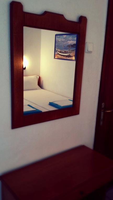Rooms Ntontas Prínos Værelse billede