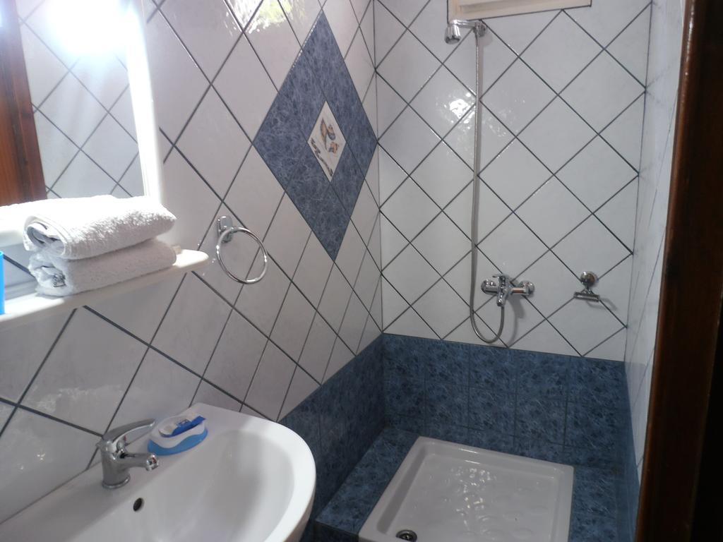 Rooms Ntontas Prínos Værelse billede
